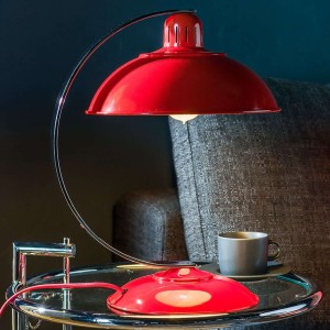Jaskrawa czerwień – lampa stołowa Franklin