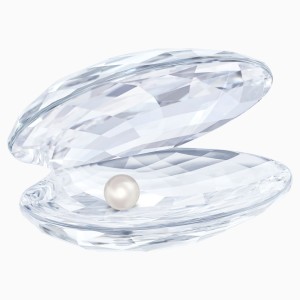 Shell with pearl, large