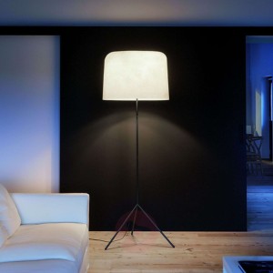 Z kloszem z włókna szklanego - lampa stojąca OLA