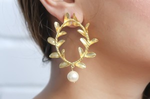 Crown Laurel with Pearl Earrings