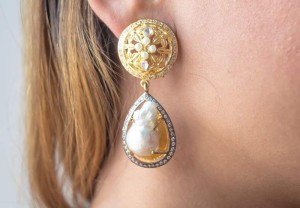 Lomana Earrings with Baroque Pearl