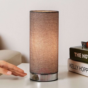 Szara lampa stołowa Ronja z chromowaną podstawą