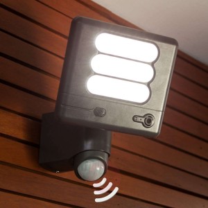 Esa Cam - Lampa ścienna LED i kamera monitorująca