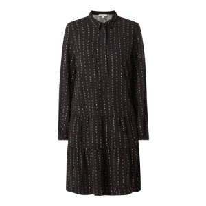 Sukienka we wzory na całej powierzchni