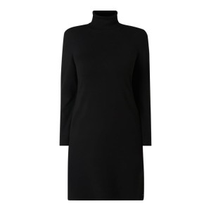 Sukienka z dzianiny z wywijanym kołnierzem