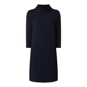 Sukienka z dzianiny z dodatkiem wełny i wywijanym kołnierzem