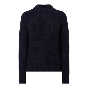 Sweter z raglanowymi rękawami