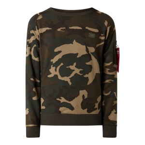 Suknia ślubna z tiulu z kwiatowymi haftami