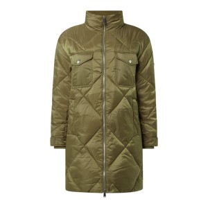 Kurtka pikowana z kieszeniami z patką