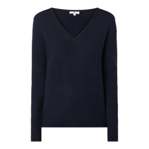 Sweter z prążkowaną fakturą