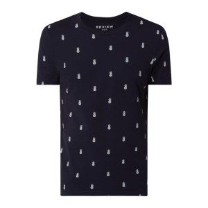 T-shirt we wzory na całej powierzchni