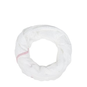 Komin z haftem angielskim