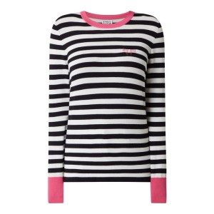 Sweter w paski