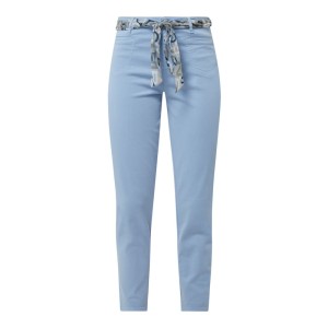 Spodnie o kroju slim fit o dł. 7/8 z dodatkiem streczu model ‘Alisa’