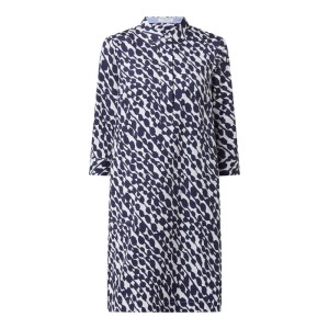 Sukienka w graficzny wzór