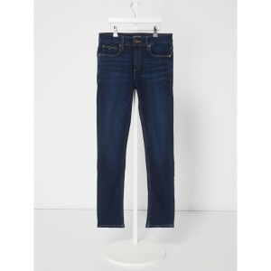 Jeansy w dekatyzowanym stylu o kroju slim fit