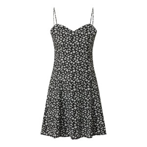 Sukienka w kwiatowe wzory