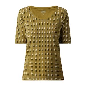 T-shirt we wzory na całej powierzchni