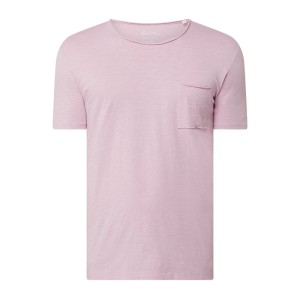 T-shirt o kroju shaped fit z bawełny ekologicznej