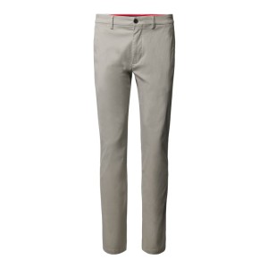 Chinosy z fakturowanym wzorem