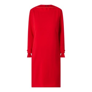 Sukienka z dekoltem w łódkę