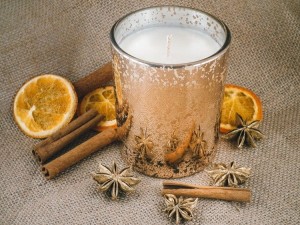 ŚWIECA SOJOWA ZŁOTA, GOŹDZIKOWA, 220 G.