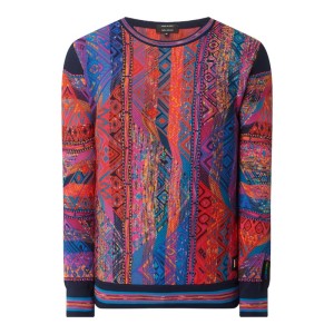 Sweter we wzory na całej powierzchni