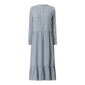 Długa sukienka ze wzorem na całej powierzchni