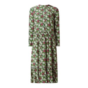 Długa sukienka w kwiatowe wzory