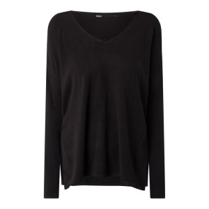 Sweter z obniżonymi ramionami model ‘Amalia’