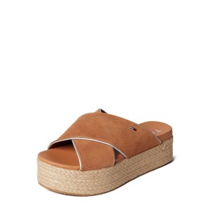 Klapki na platformie z efektem plecionki