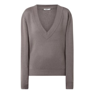 Sweter z obniżonymi ramionami
