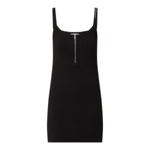 Sukienka z prążkowaną fakturą