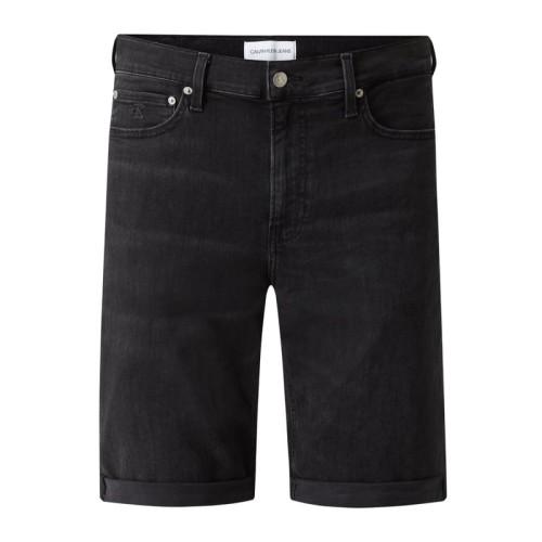 215fee4808e5d02a0f22f49ea02e304e