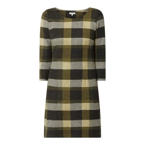 Sukienka we wzory na całej powierzchni