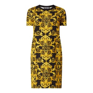 Sukienka z ornamentowym wzorem