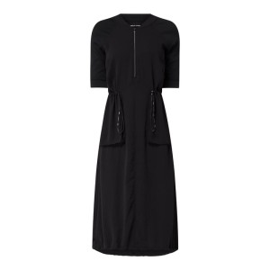 Sukienka z prążkowaną fakturą