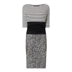 Sukienka z prążkowaną fakturą