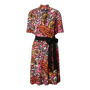 Sukienka w kwiatowe wzory