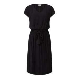 Sukienka midi z paskiem w talii