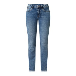Jeansy o kroju slim fit z dodatkiem streczu