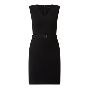 Sukienka z paskiem w talii