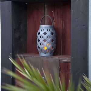 Latarnia solarna LED Wicker Flame, czarna