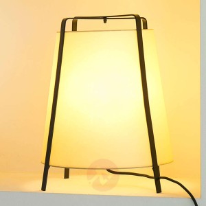 Wyprodukowana w Hiszpanii lampa stołowa Akane