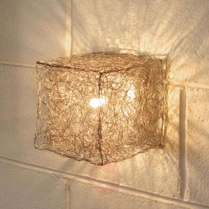 Lampa ścienna Qubetto w kształcie sześcianu