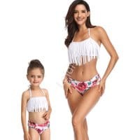 Bikini z frędzelkami w kwiaty, mama i córka