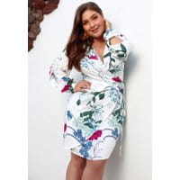 Kopertowa biała sukienka z kwiatkami Plus Size
