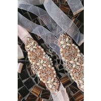 Jasnoróżowy półprzezroczysty pasek ozdobny z perełkami i kryształkami - rose gold P848 - organza
