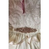 Pasek ozdobny w kolorze ivory z kryształkami w okuciu koloru różowego złota 849