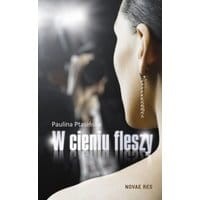 W cieniu fleszy
